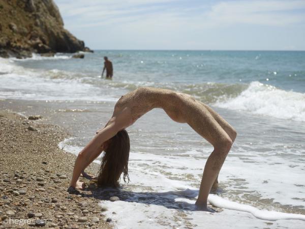 Cindy fun sur la plage #24