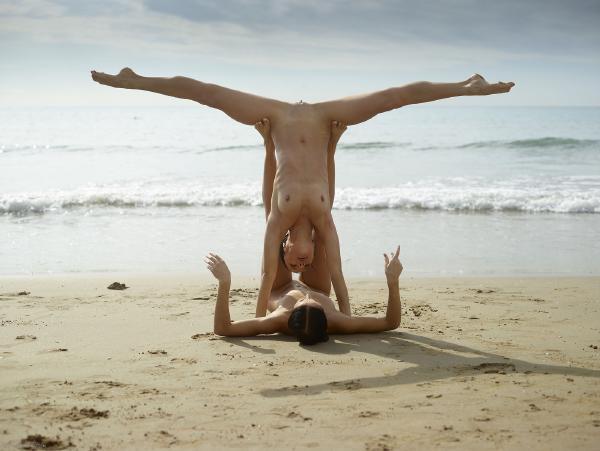 Tubuh pantai Julietta dan Magdalena #18